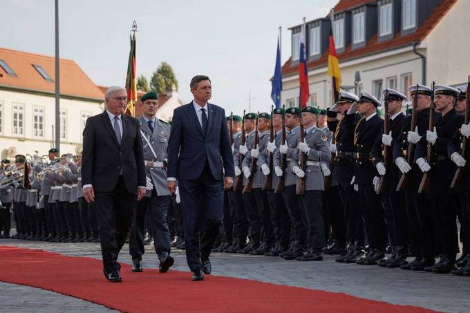 Predsednik Republike Slovenije Borut Pahor se mudi na uradnem obisku v Zvezni republiki Nemiji.